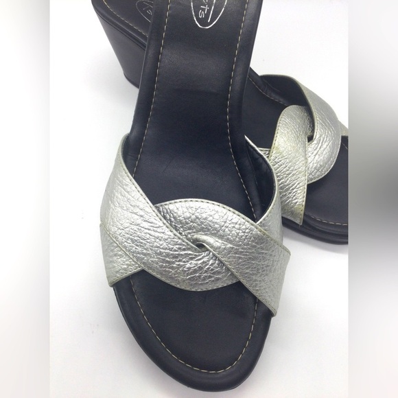 Talbots 9.5 Silver comfy sandal slides twist metallic resort wedge - Picture 5 of 9